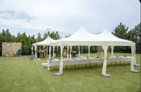 Modern tented lounge at a Florida garden party